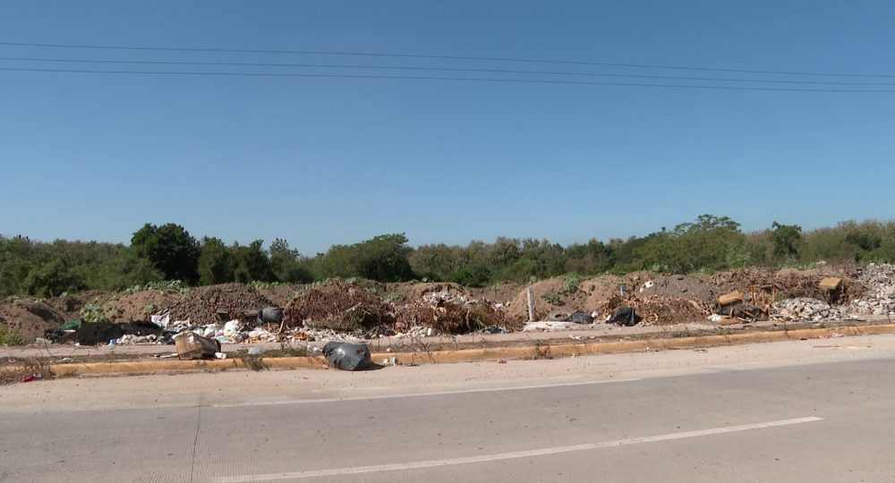 Basura en bulevar Federaciones de San Vicente