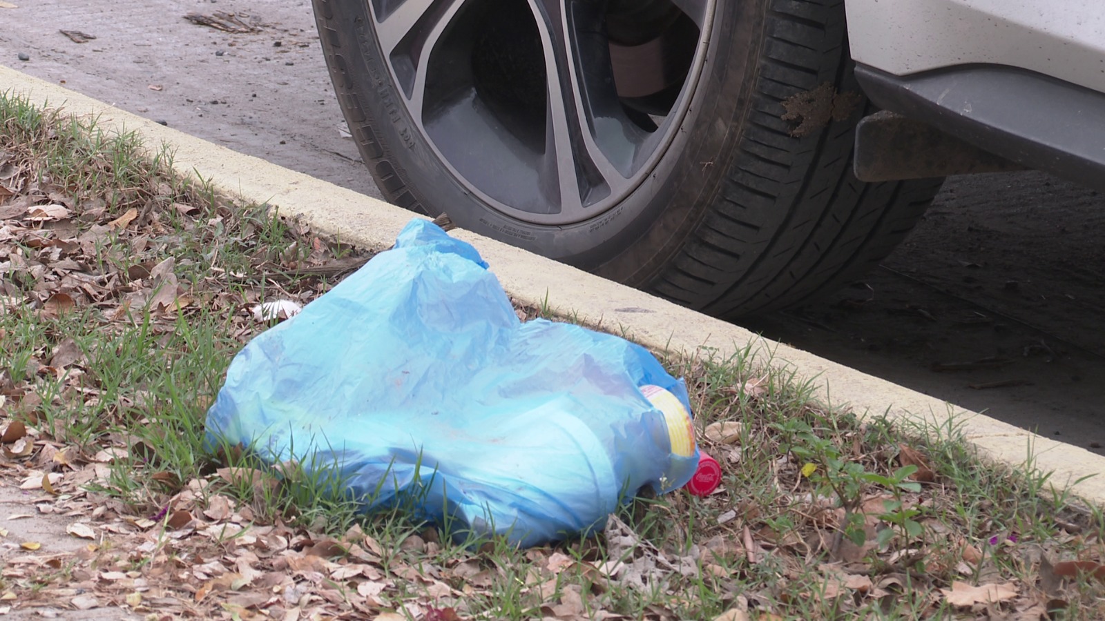 Basura tirada en en San Clemente de Lima