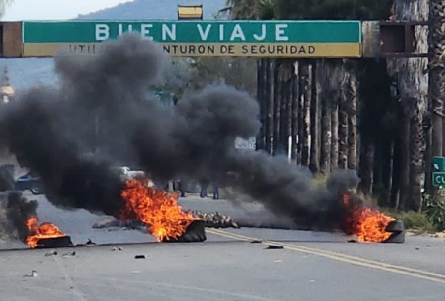 Tras manifestación para exigir la salida de la Guardia Nacional, bloquean carretera