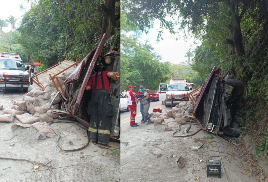 Camioneta de carga volcada en la carretera 200