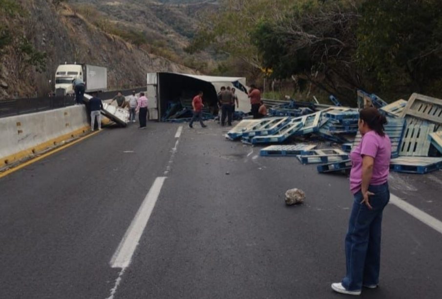 Cierre temporal de los carriles que van de Tepic a Guadalajara de la autopista 15D