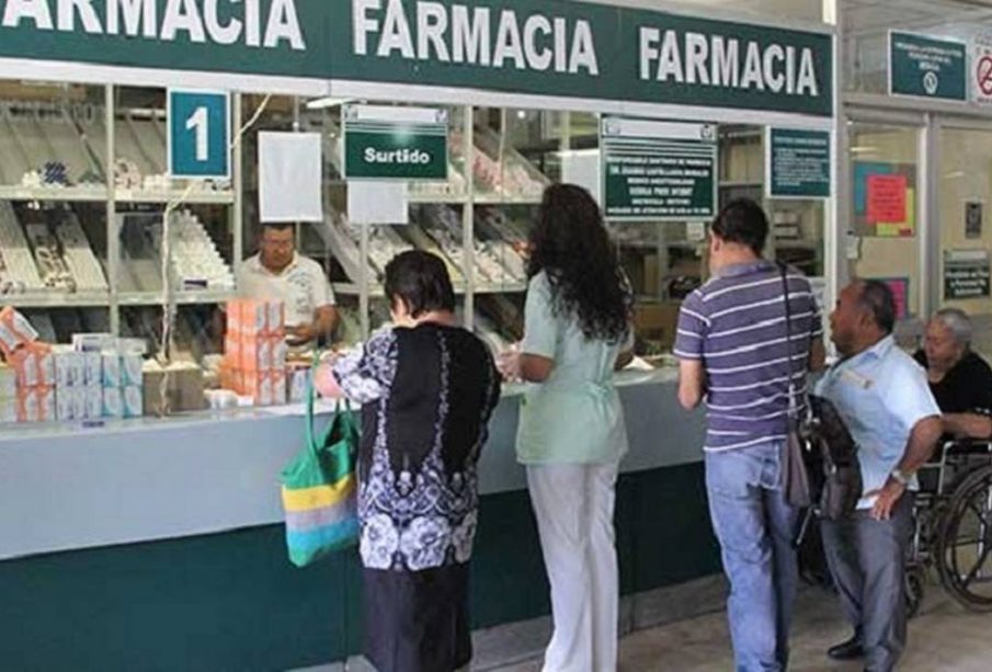 Derechohabientes en farmacia del Imss