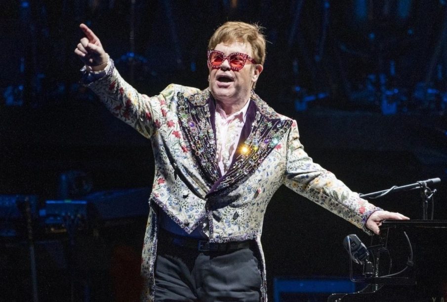 Elton John en concierto