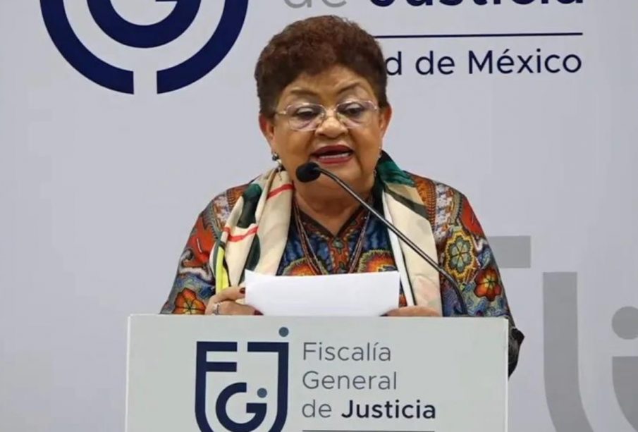 Mediante investigación periodística, Ernestina Godoy es acusada de plagiar su tesis