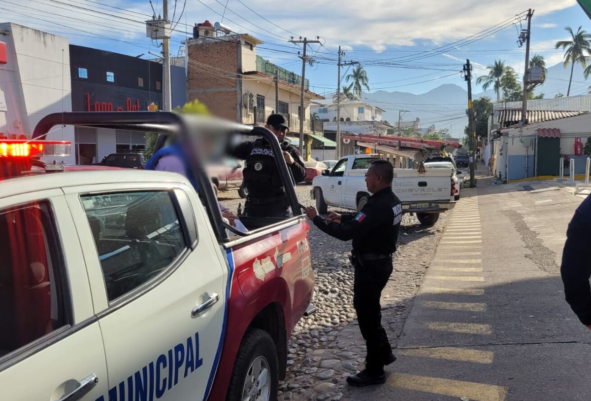 Hombre detenido en la colonia Versalles