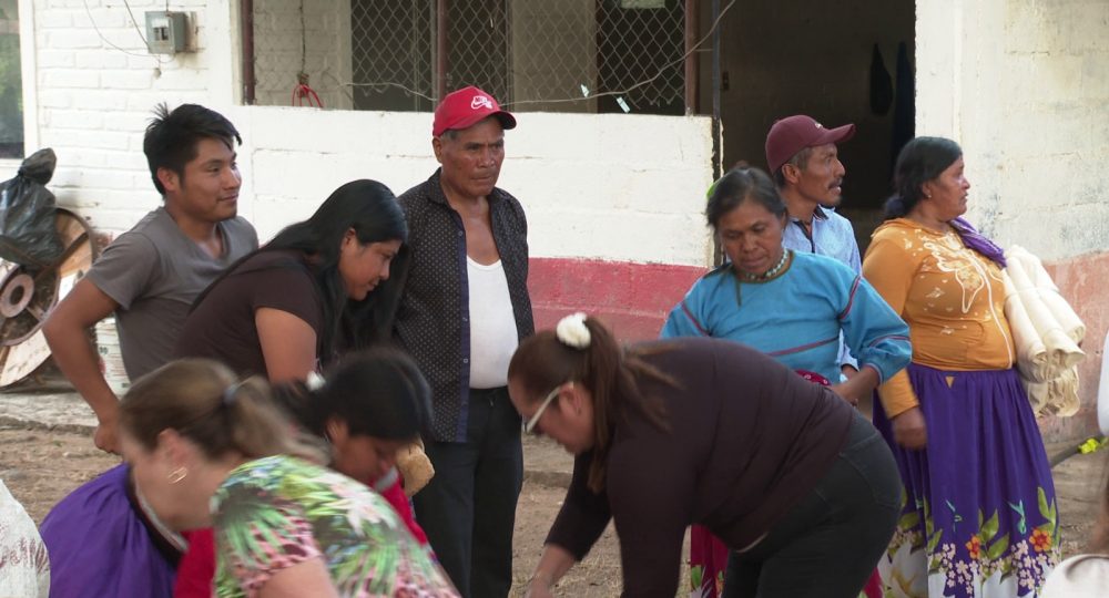 Indígenas en comunidad de El Coatante