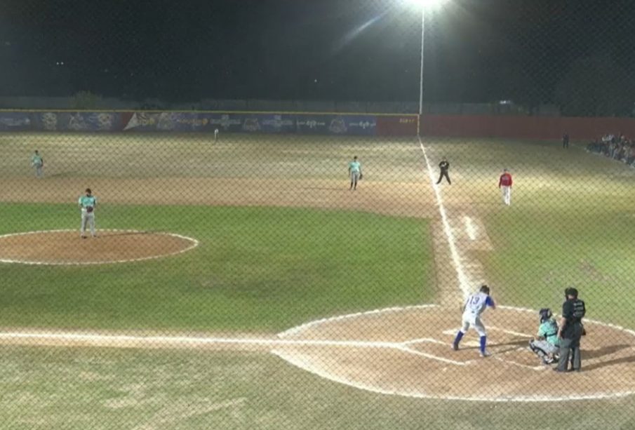 Juego de beisbol entre Los Delfines y Cachorros de Acaponeta