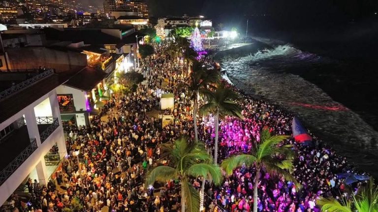 Malecón de Vallarta abarrotado