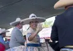 Mirtha Villalvazo junto a charros