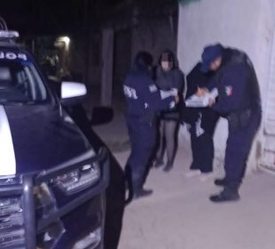 Mietras se bajó a hacer sus necesidades fisiológicas, mujer es abandonada