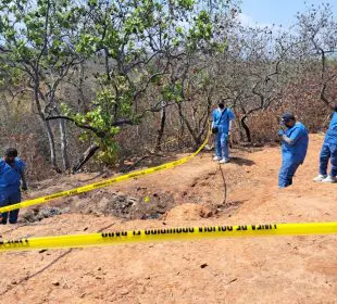 Peritos en fosas clandestinas