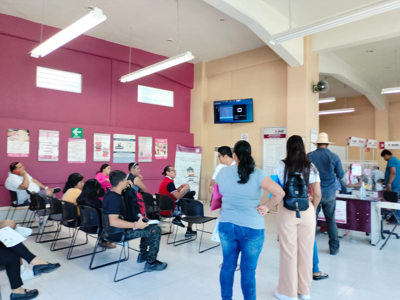 Personas formadas en oficinas del INE