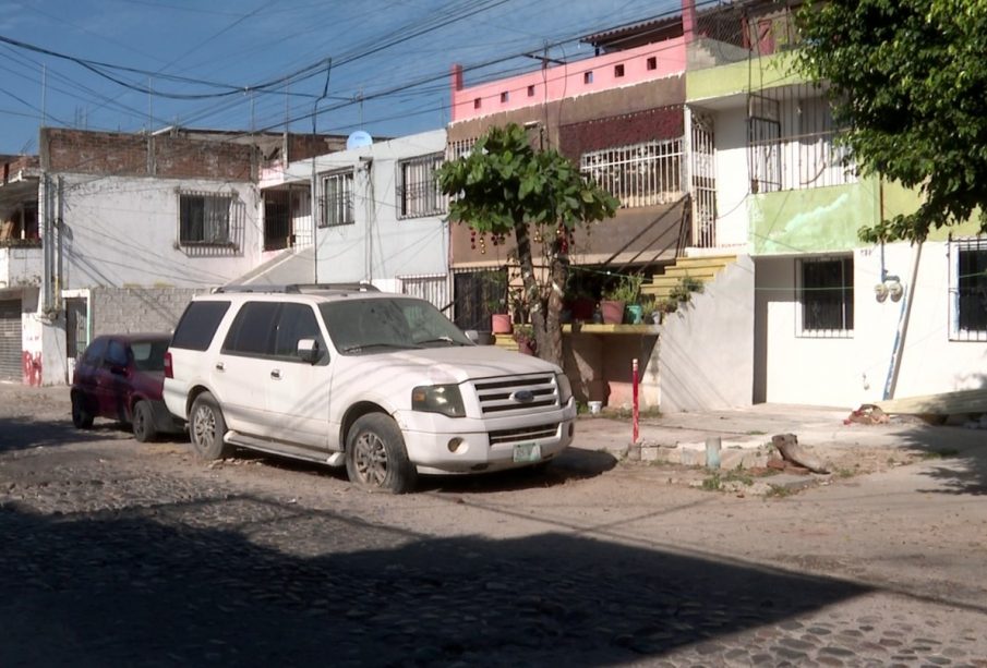 Piden retira automóviles abandonados en la vía pública