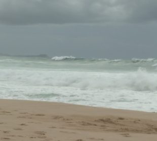 Playa agitada