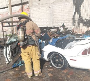 Incendian vehículo en que vivía un indigente