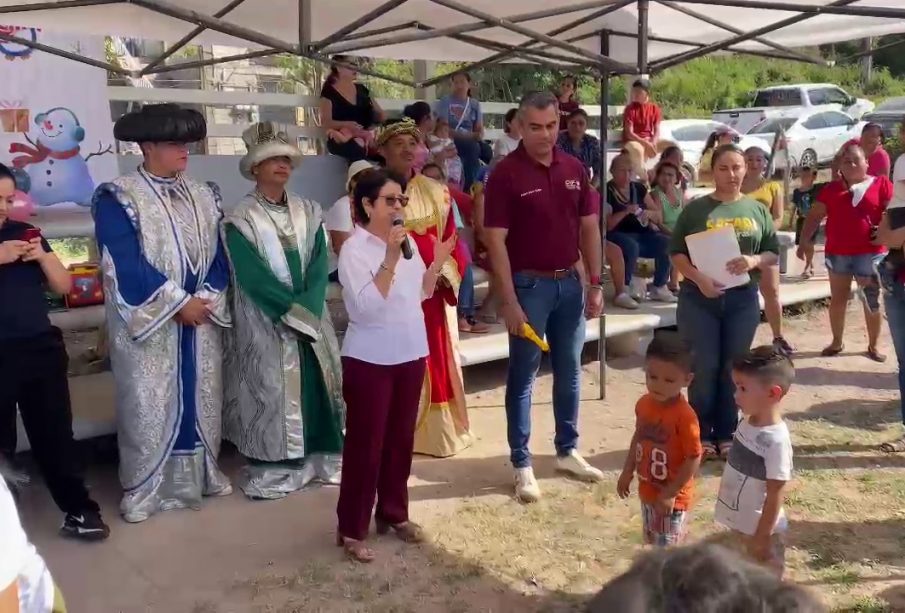 Presidante del DIF Vallarta en festejo Día de Reyes