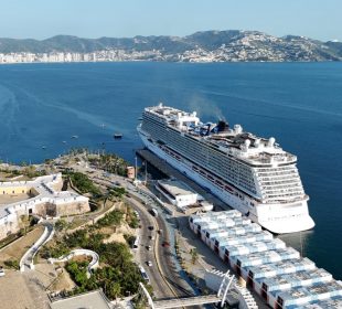 Arribó el primer crucero turístico a Acapulco tras el paso de 'Otis'