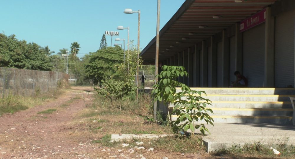 Puestos cerrados del Mercado y Parque de Bucerias