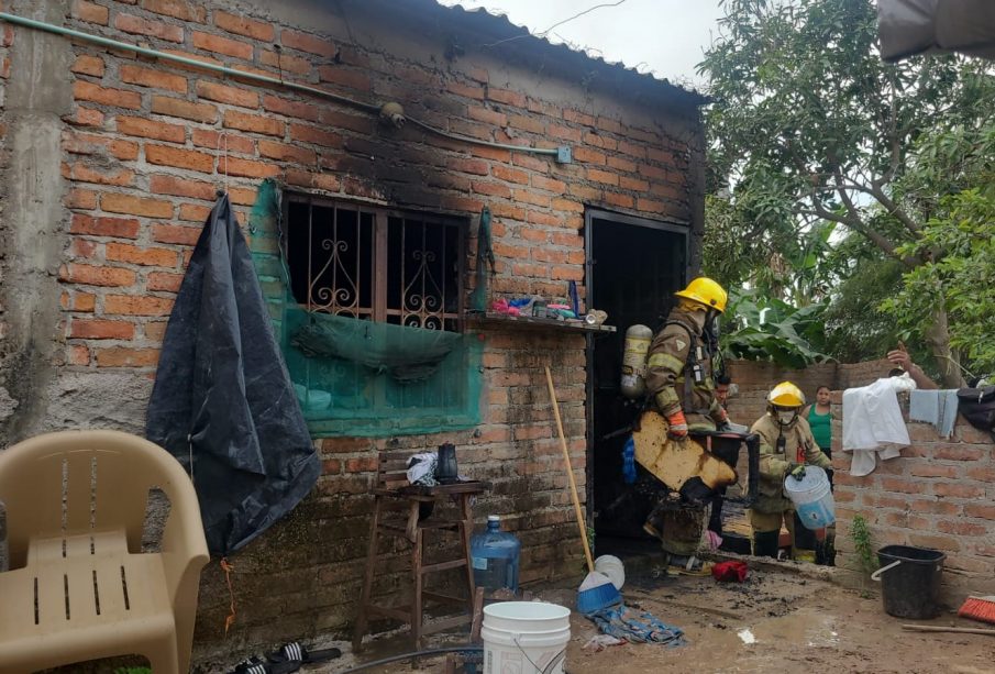 Un refrigerador provocó incendio en casa habitación