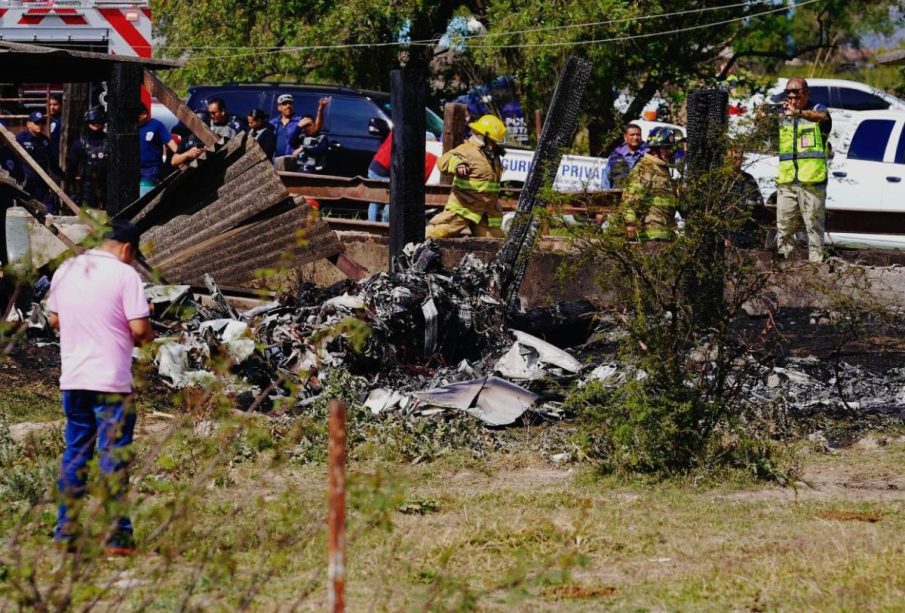 Restos de avioneta en Xalisco