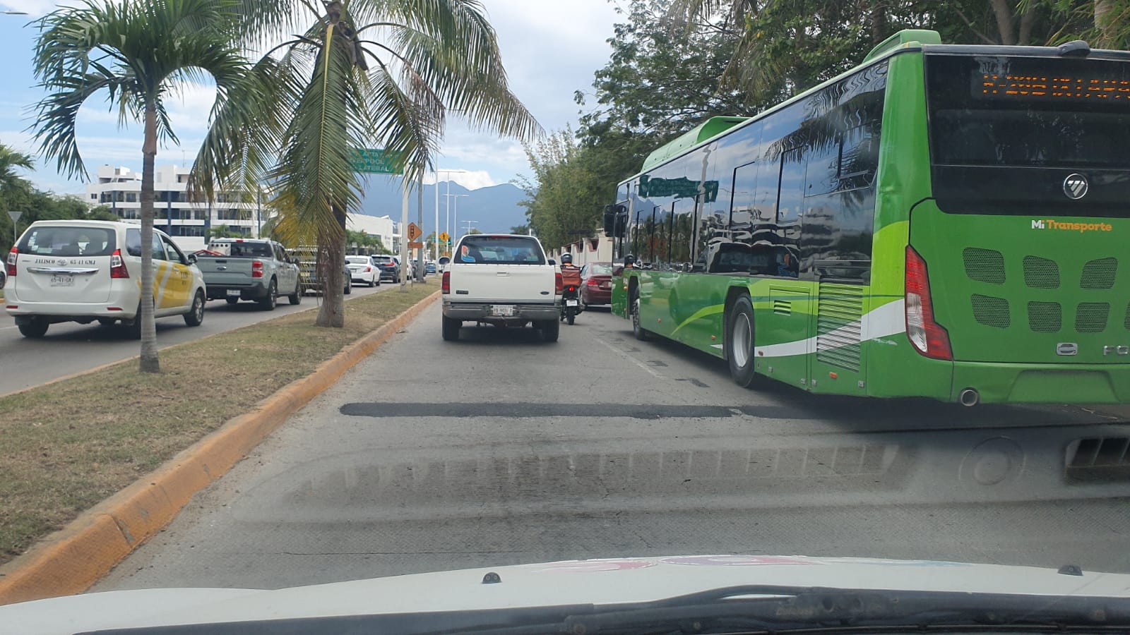 Tope de cemento en doceava zona militar