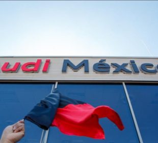 Tras no llegar a acuerdo con la empresa, trabajadores de Audi en Puebla se van a la huelga.