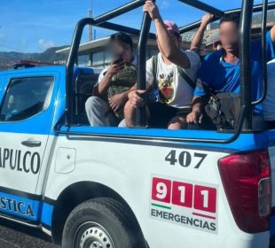 Debido a que transportistas en Acapulco para el servicio, patrullas sirvieron de transporte público.