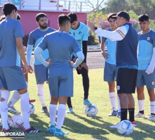 Tritones Vallarta con el entrenador