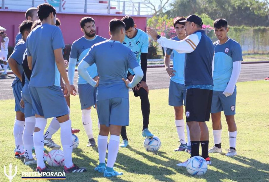 Tritones Vallarta con el entrenador