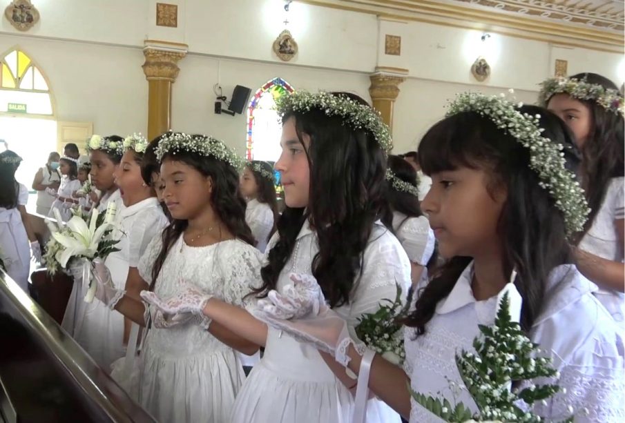 Niños en su primera comunión