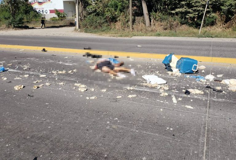 hombre muerto en calle con tortillas regadas