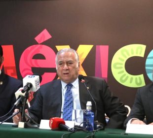 Autoridades de Sectur en la Fitur 2024