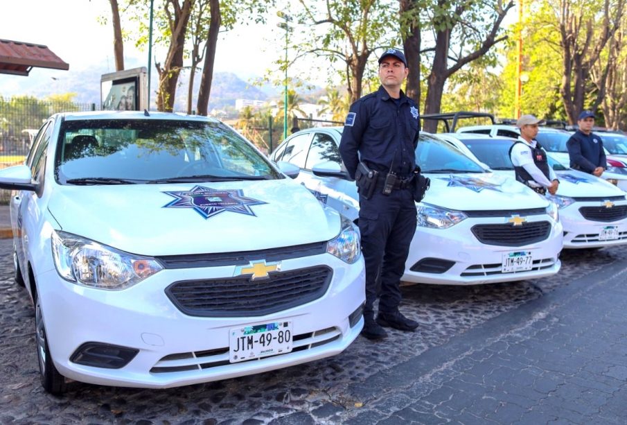 Policías dando seguridad a Vallarta