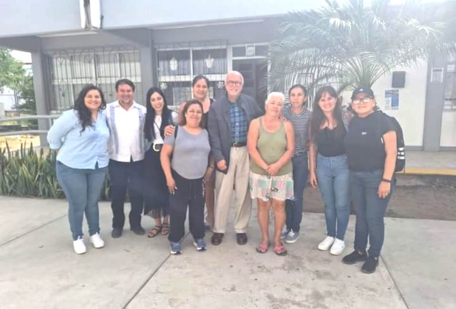 Gobernador de Nayarit con padres de familia