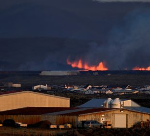 Volcán entra en erupción en Islandia