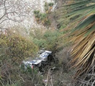 Tras caer autobús a barranco, 17 personas lesionadas fue el saldo