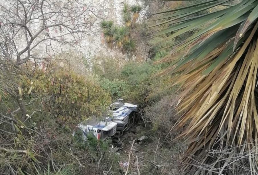 Tras caer autobús a barranco, 17 personas lesionadas fue el saldo