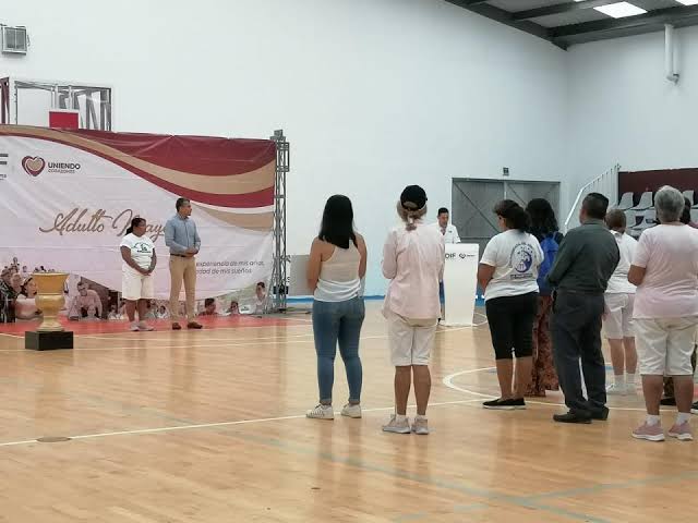 Adultos en evento de activación