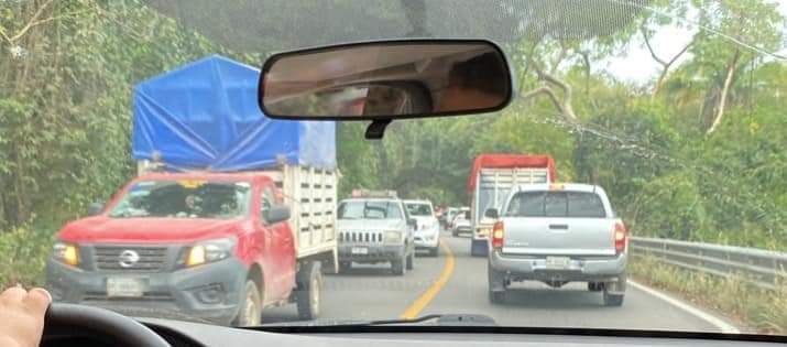 Carretera 200 libre tras volcadura