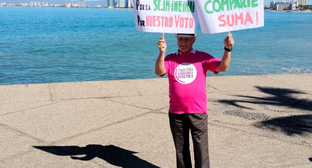 Carteles en defensa de la democracia