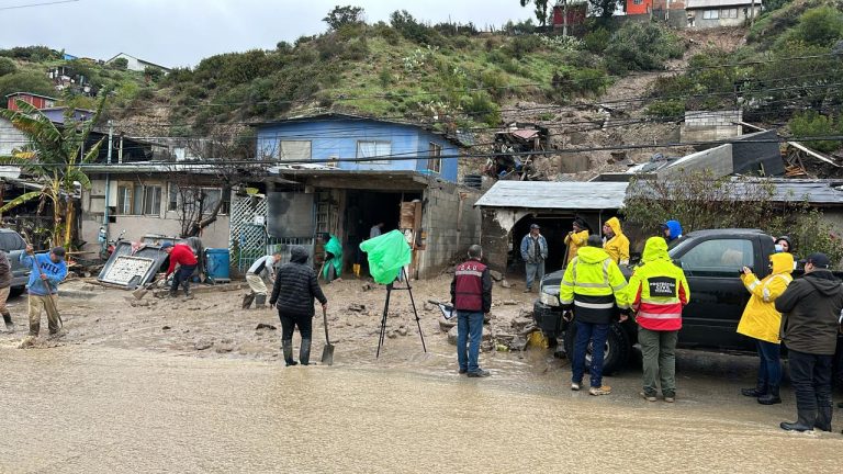 Casas afectadas por deslave de cerro