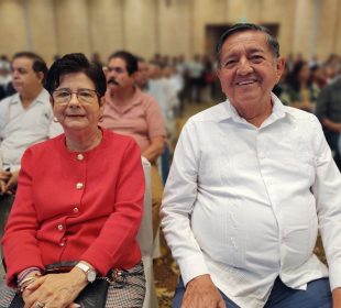 Chuyita López junto al alcalde Michel