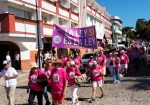 Ciudadanos en calles de vallarta marchando por democracia