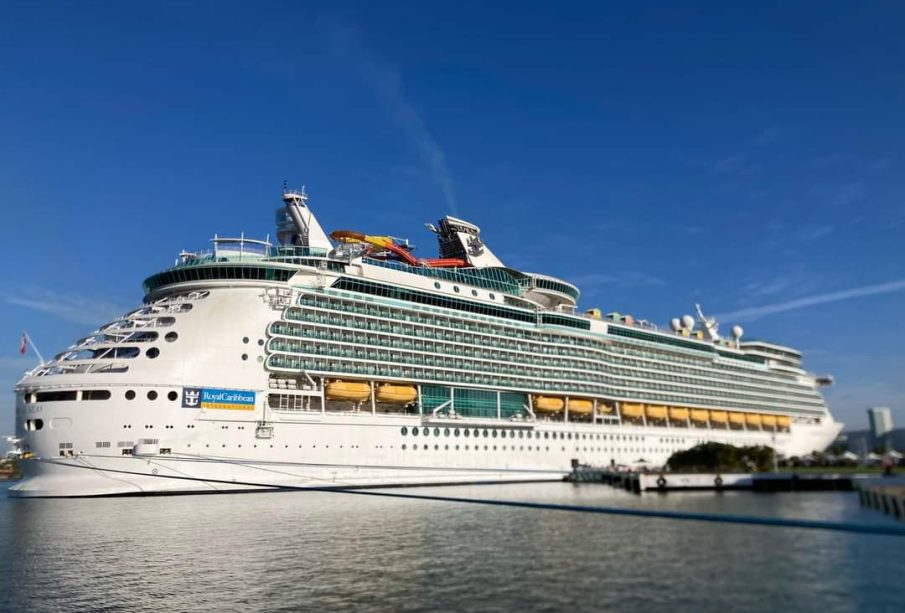 Crucero atracado en Vallarta