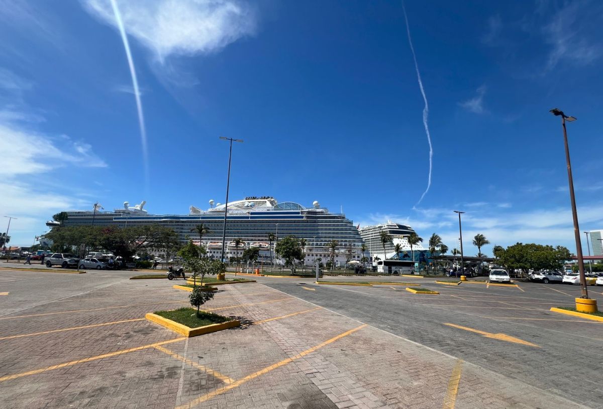 Cruceros en zona de la marina de Puerto Vallarta