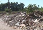 Escombros de basura sobre la carretera de San José del Valle a San Juan