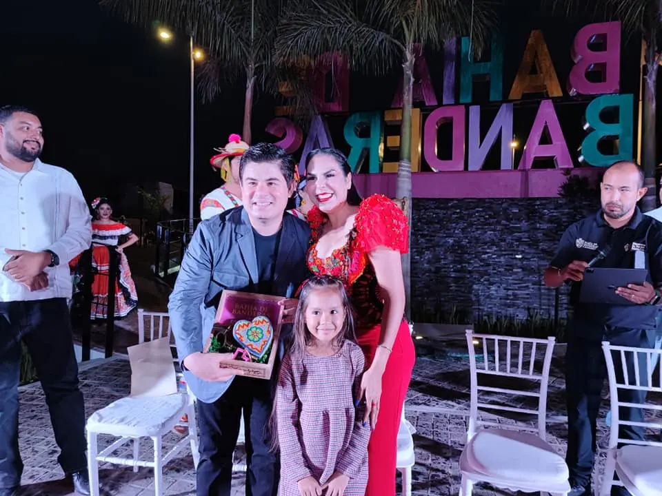 Mirtha Villalvazo y Alfredo Olivas