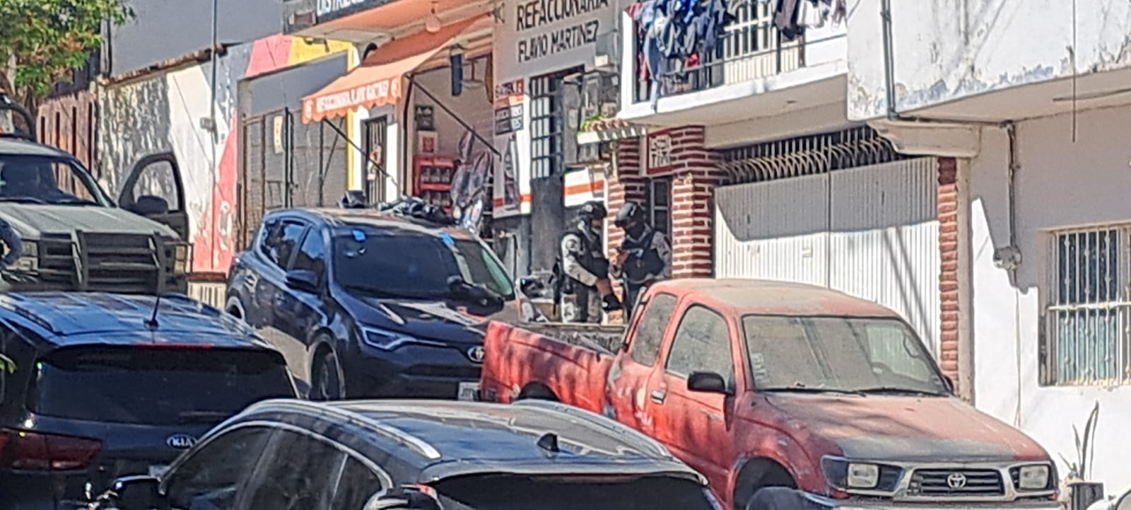 Personal de la Guardia Nacional custodiando gimnasio en El Coapinole