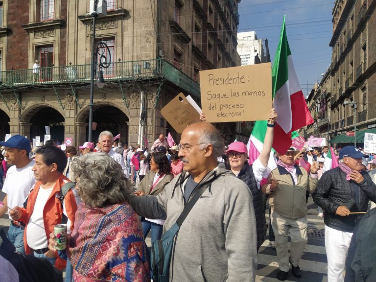 Población marchando