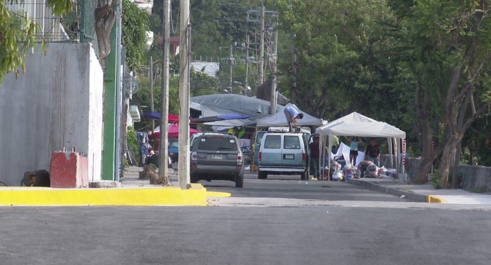 Puestos de tianguis en la colonia Valentín Gómez Farías